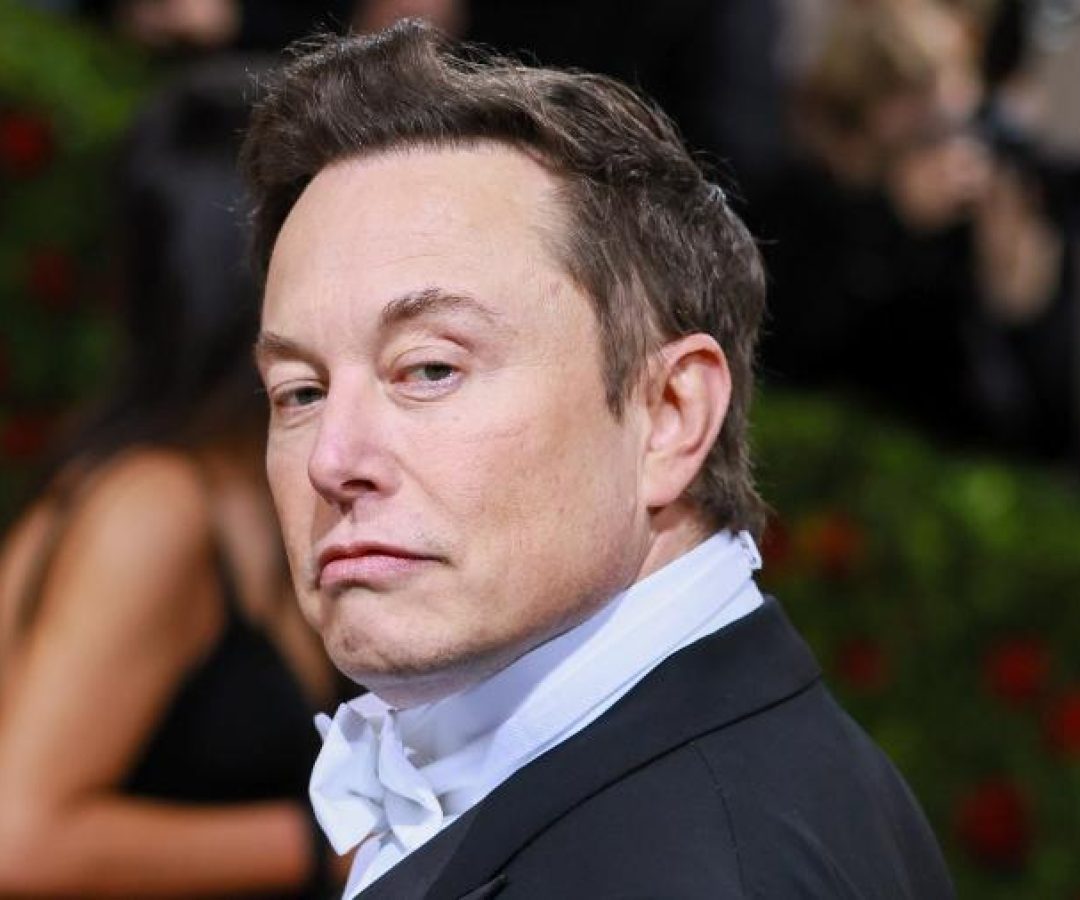 02mai2022-o-bilionario-elon-musk-no-met-gala-em-nova-york-1669125518979_v2_900x506.jpg