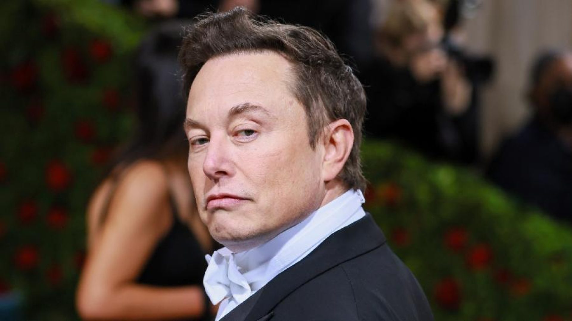 02mai2022-o-bilionario-elon-musk-no-met-gala-em-nova-york-1669125518979_v2_900x506.jpg