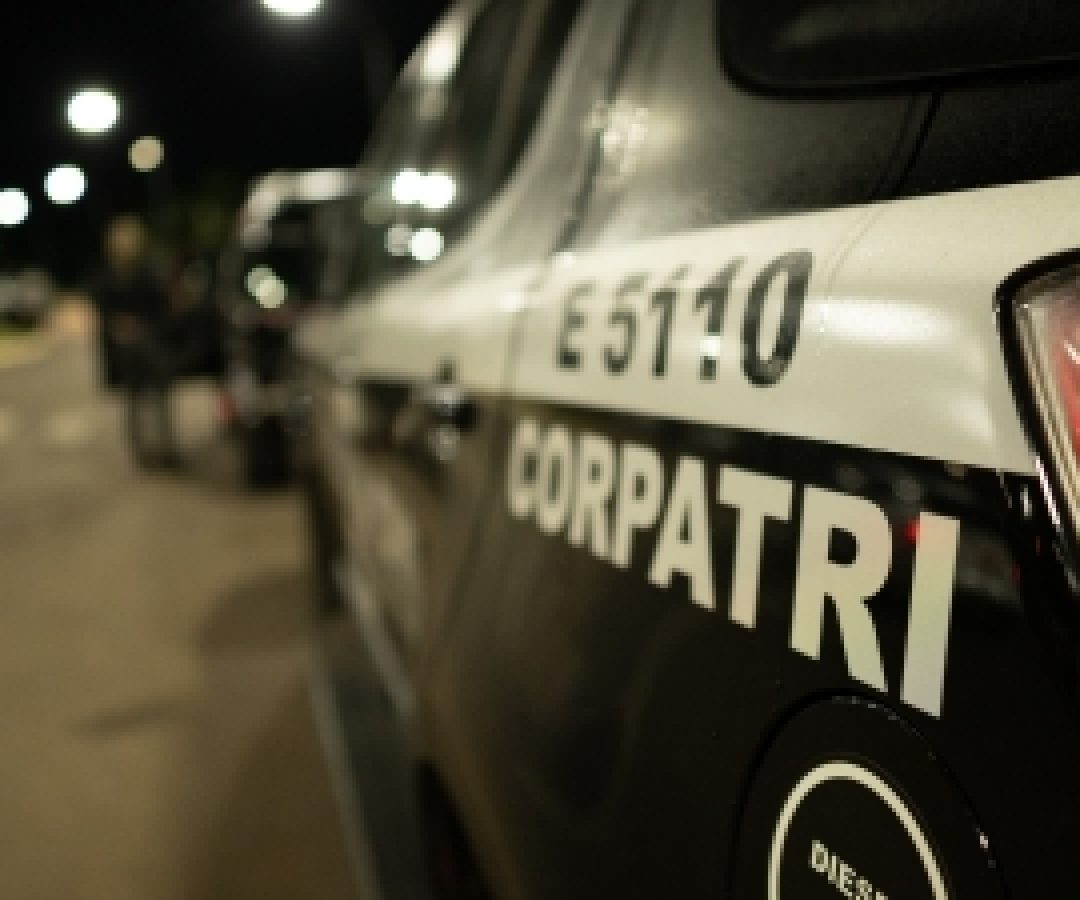 Câmeras de segurança e carro alugado levam PCDF a prender dupla por furtos em shopping de luxo no DF