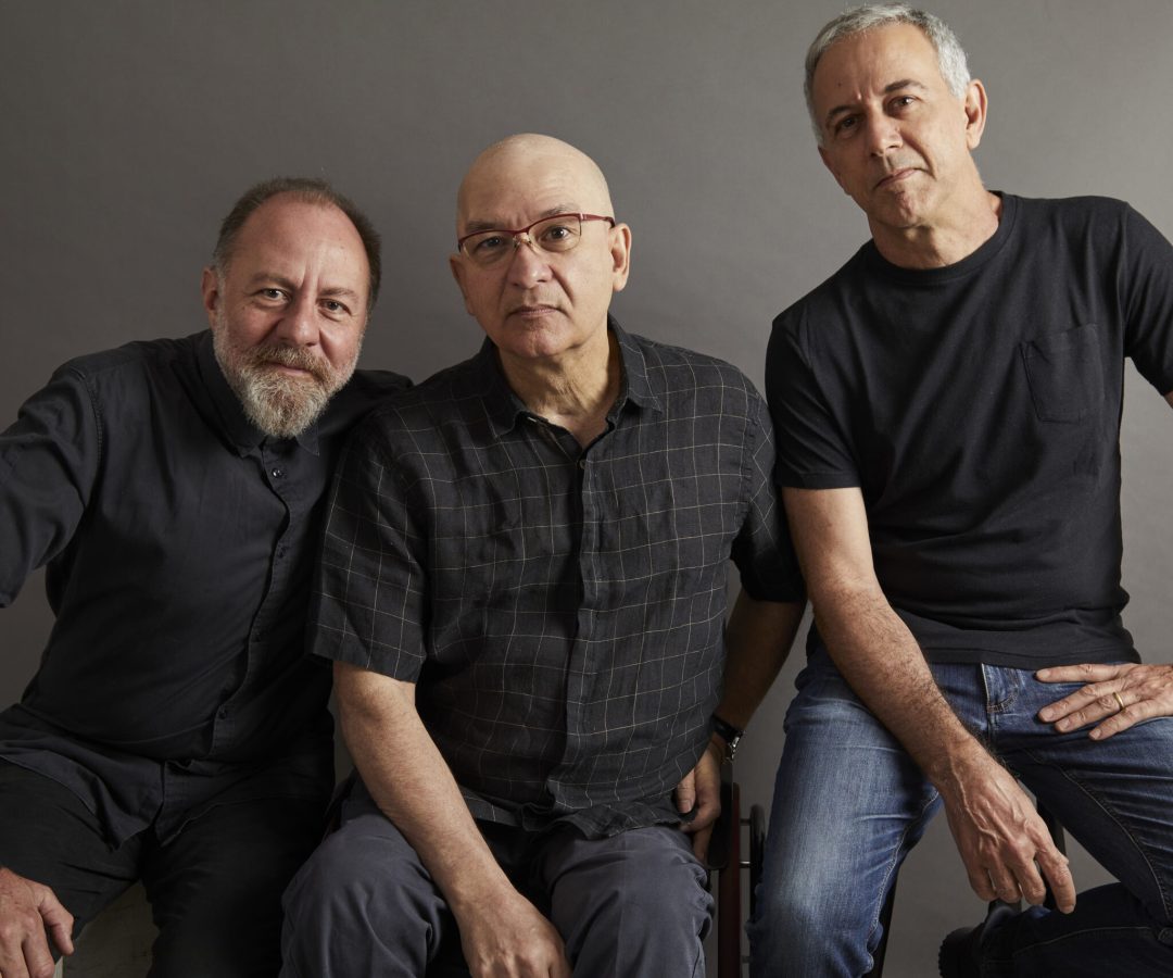 Paralamas celebram quatro décadas revisitando trajetória e a força dos clássicos