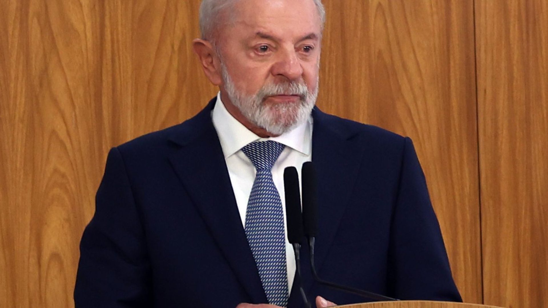 Lula comenta prisão de Jair Bolsonaro: "Lição de democracia”