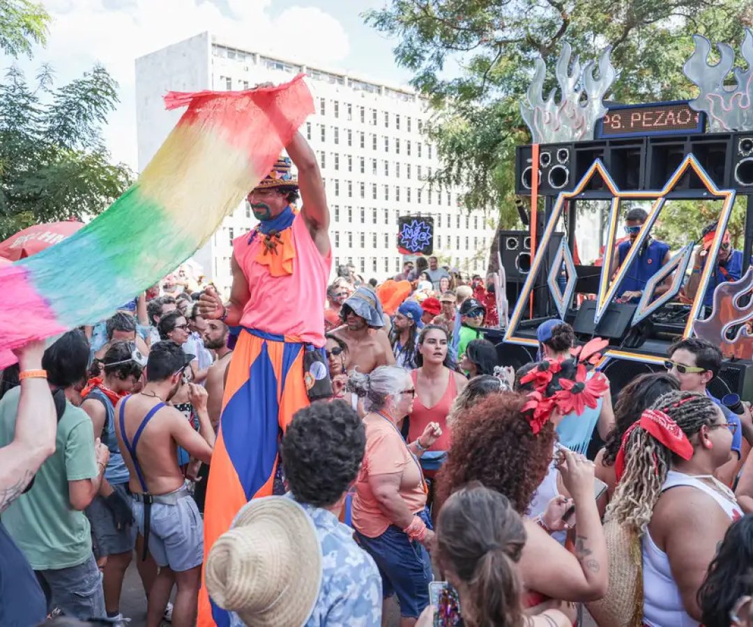 Bloco Aparelhinho comemora 15 anos de carnaval inovador em Brasília
