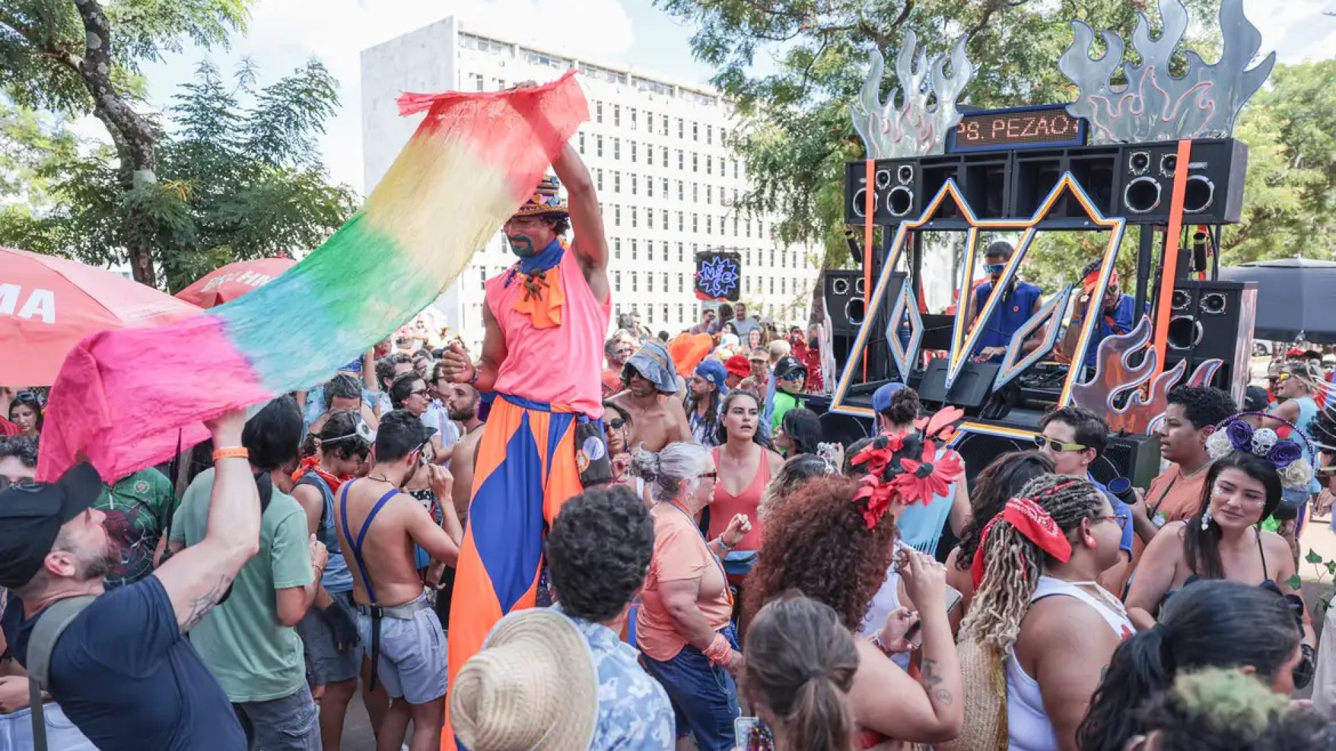 Bloco Aparelhinho comemora 15 anos de carnaval inovador em Brasília
