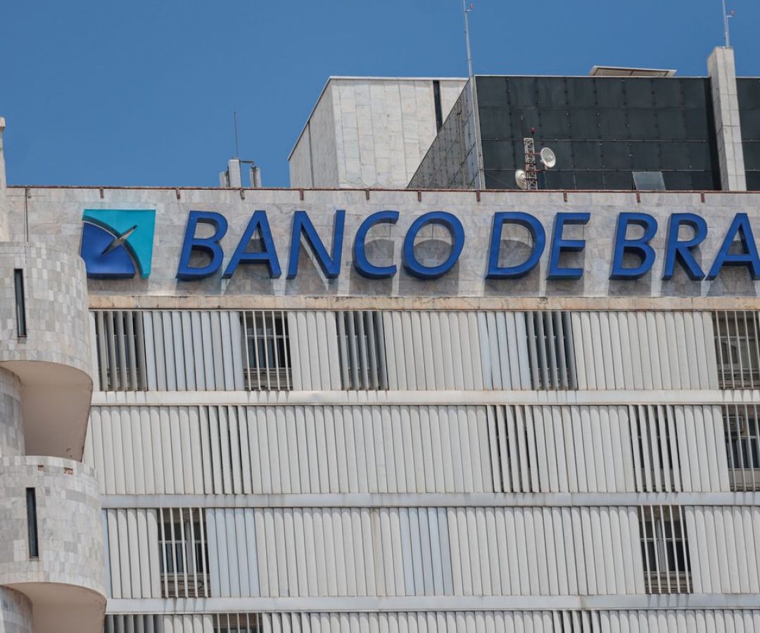 Justiça bloqueia ações do BRB ligadas a Banco Master