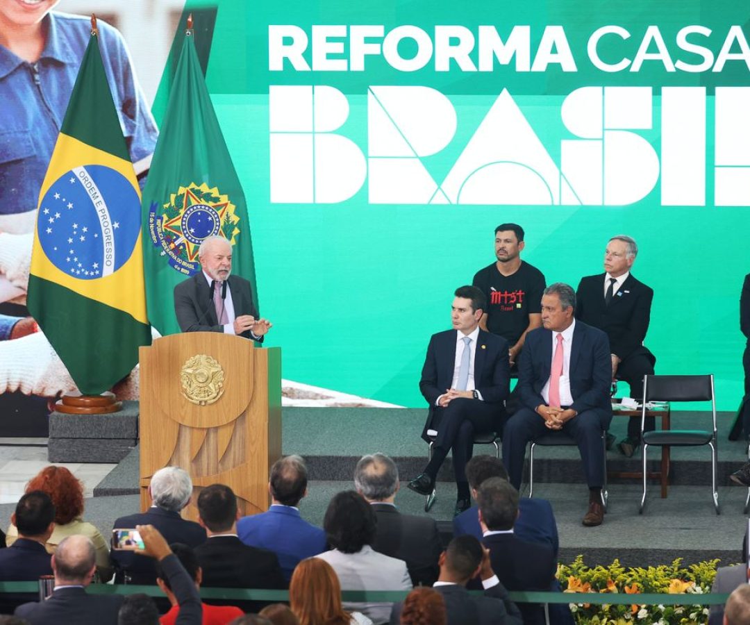 Lula lança programa de reforma de casas e defende ação para invisíveis