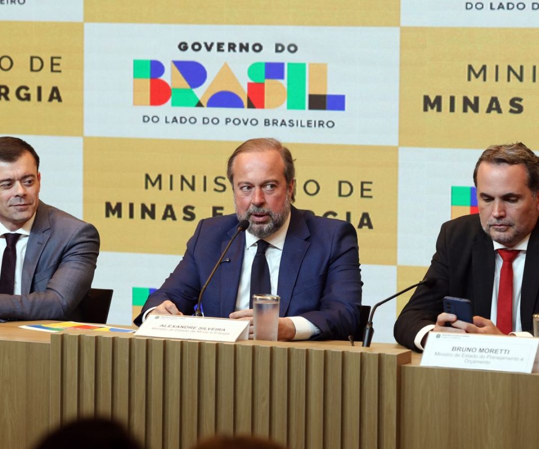 Governo cria subsídio de até R$ 0,89 para segurar preço da gasolina