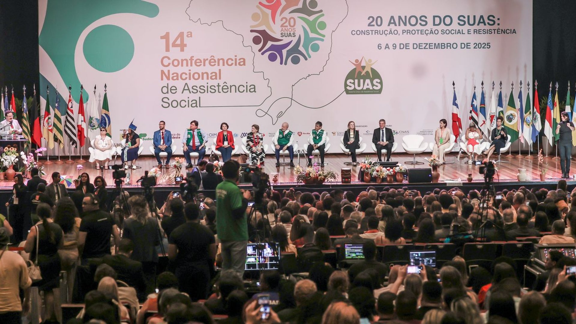 Lula propõe reunião dos Poderes para tratar de feminicídio