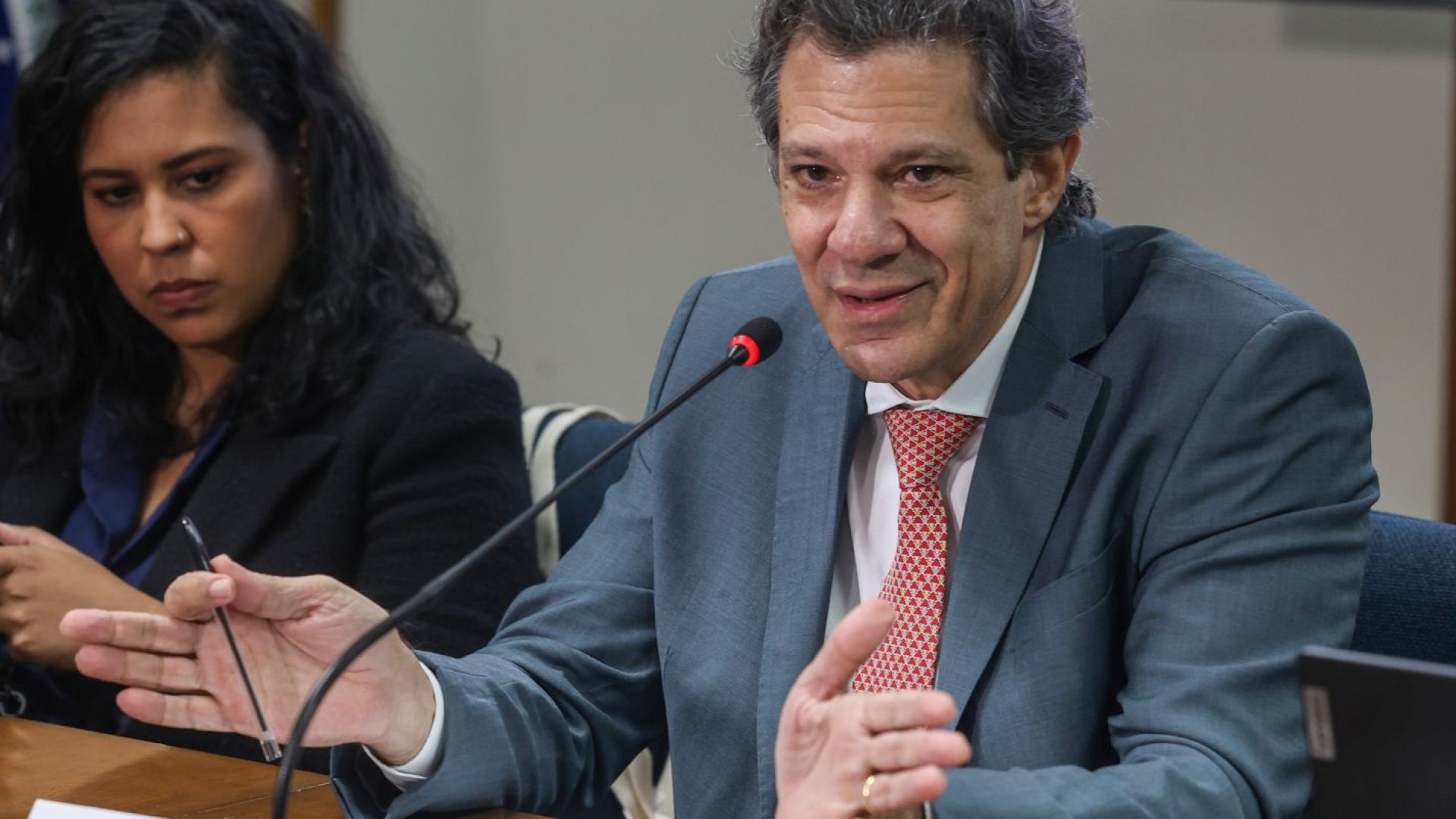 Haddad pede que Congresso enfrente problema dos supersalários