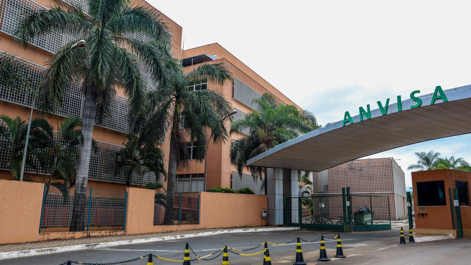 Anvisa determina recolhimento de lotes de antibióticos