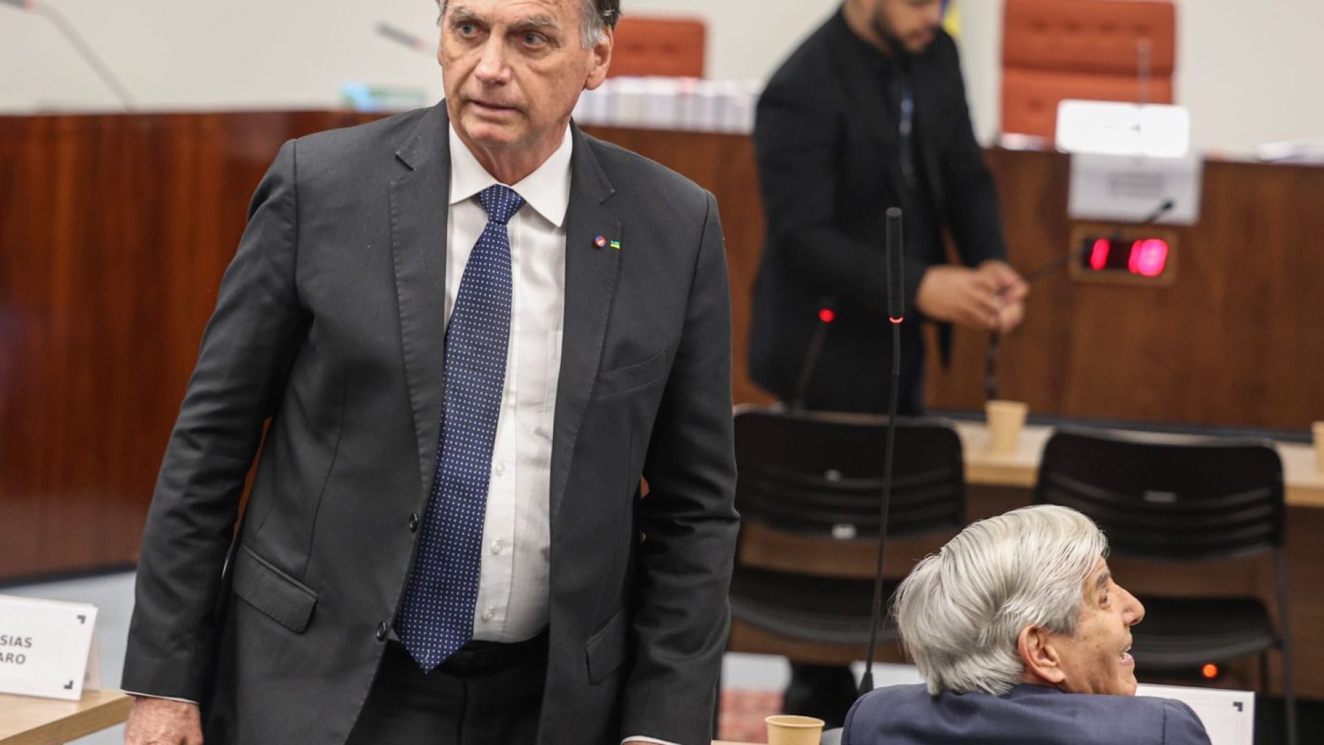 Recurso de Bolsonaro cita cerceamento da defesa e pede revisão de pena