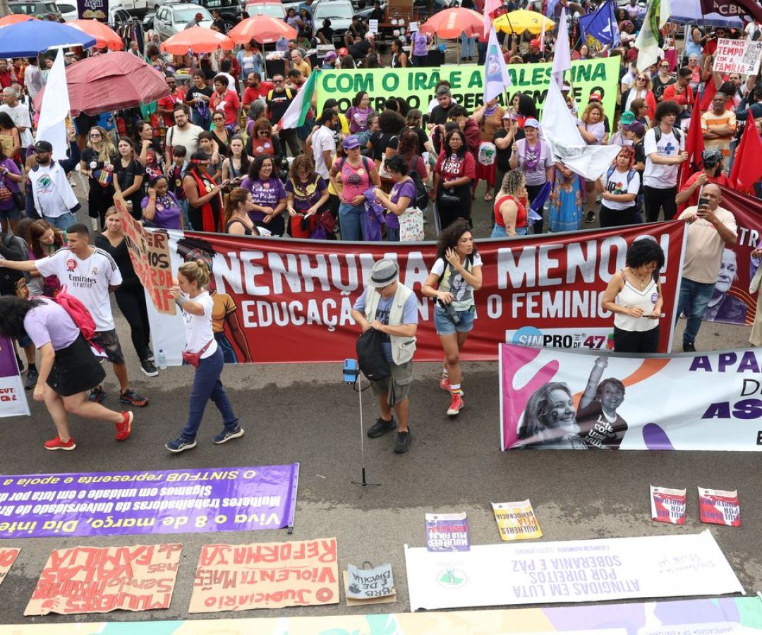 “Parem de nos matar”: exigem mulheres no 8 de março em Brasília