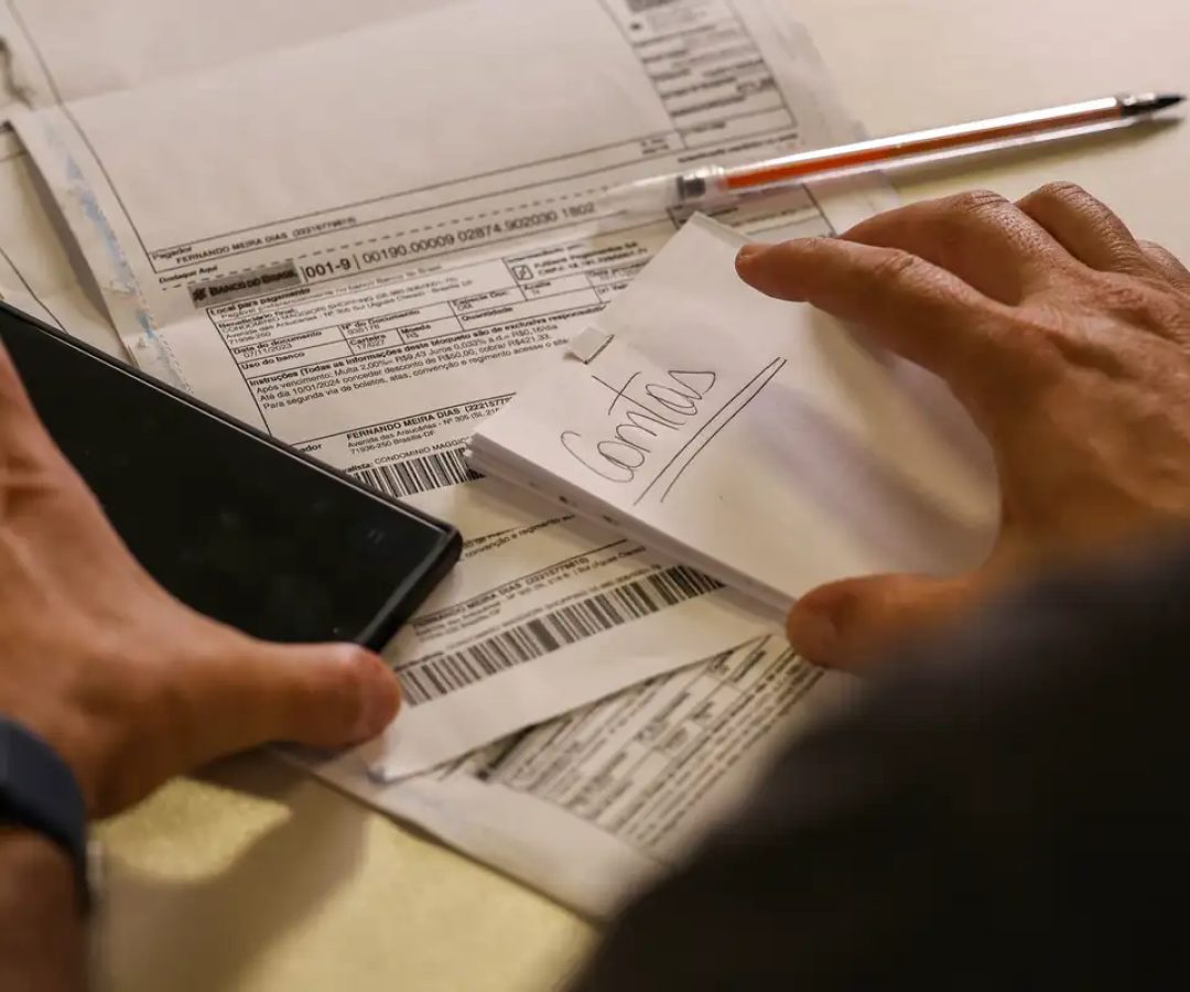 Salário mínimo de R$ 1.621 começa a ser pago nesta segunda