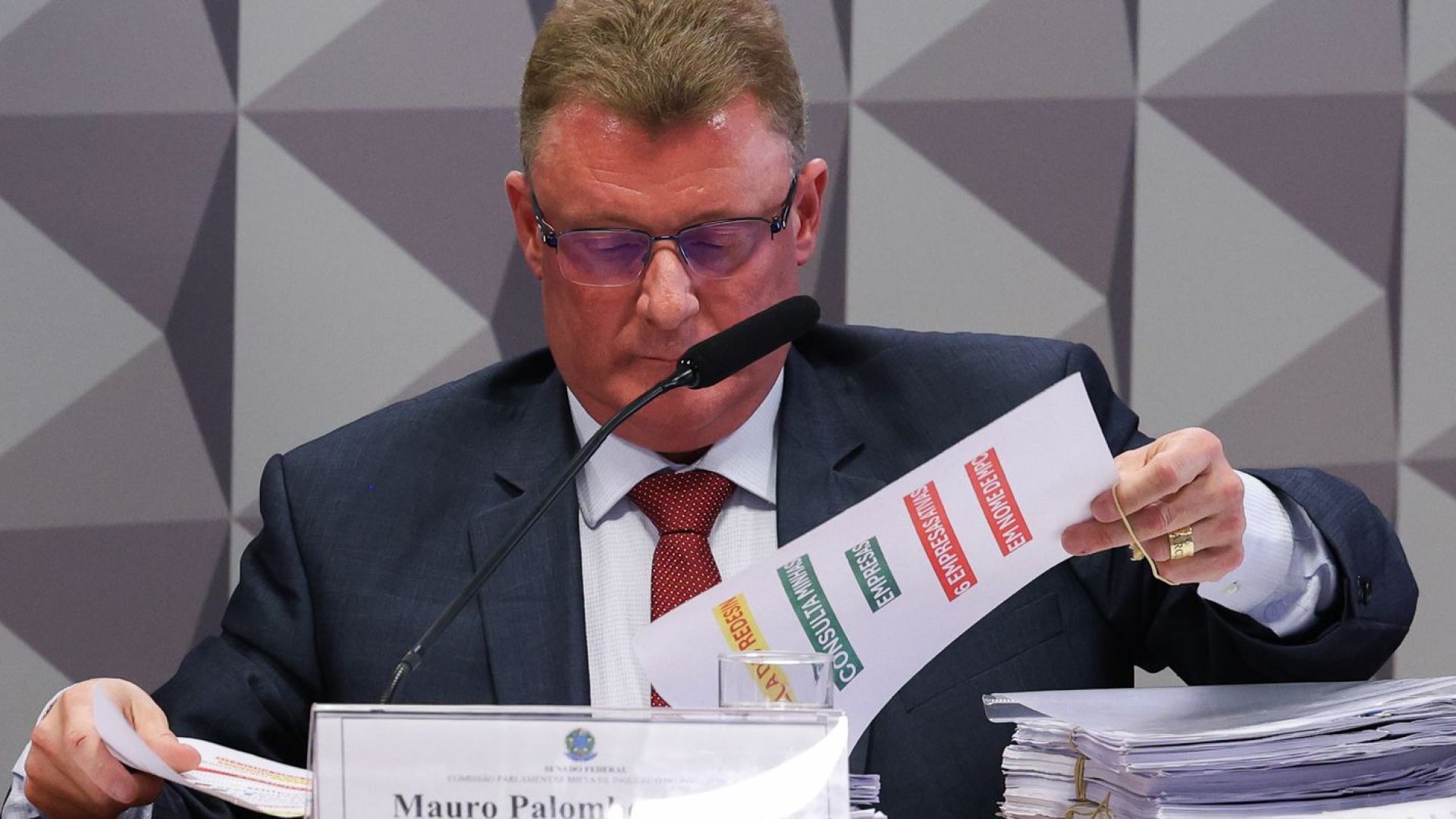 Contador de empresas beneficiadas por esquema do INSS depõe na CPMI