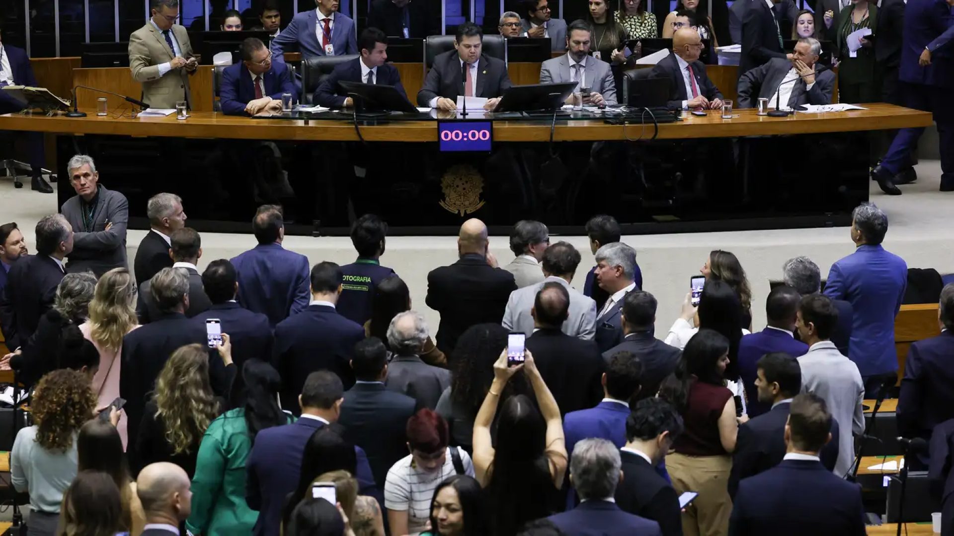 Congresso derruba 52 vetos ao PL do licenciamento ambiental