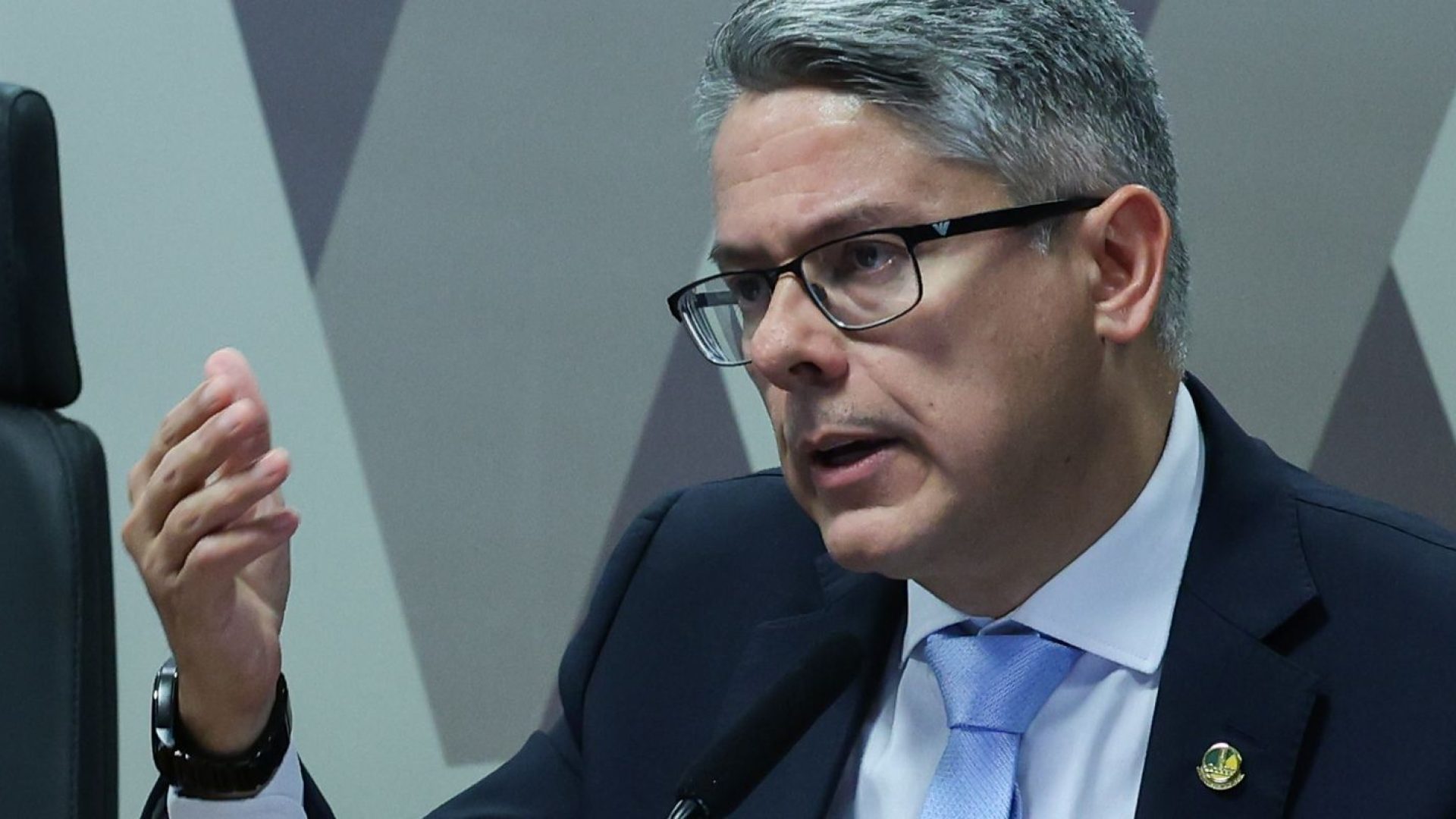 Relatório da CPI do Crime conecta facções com sistema financeiro