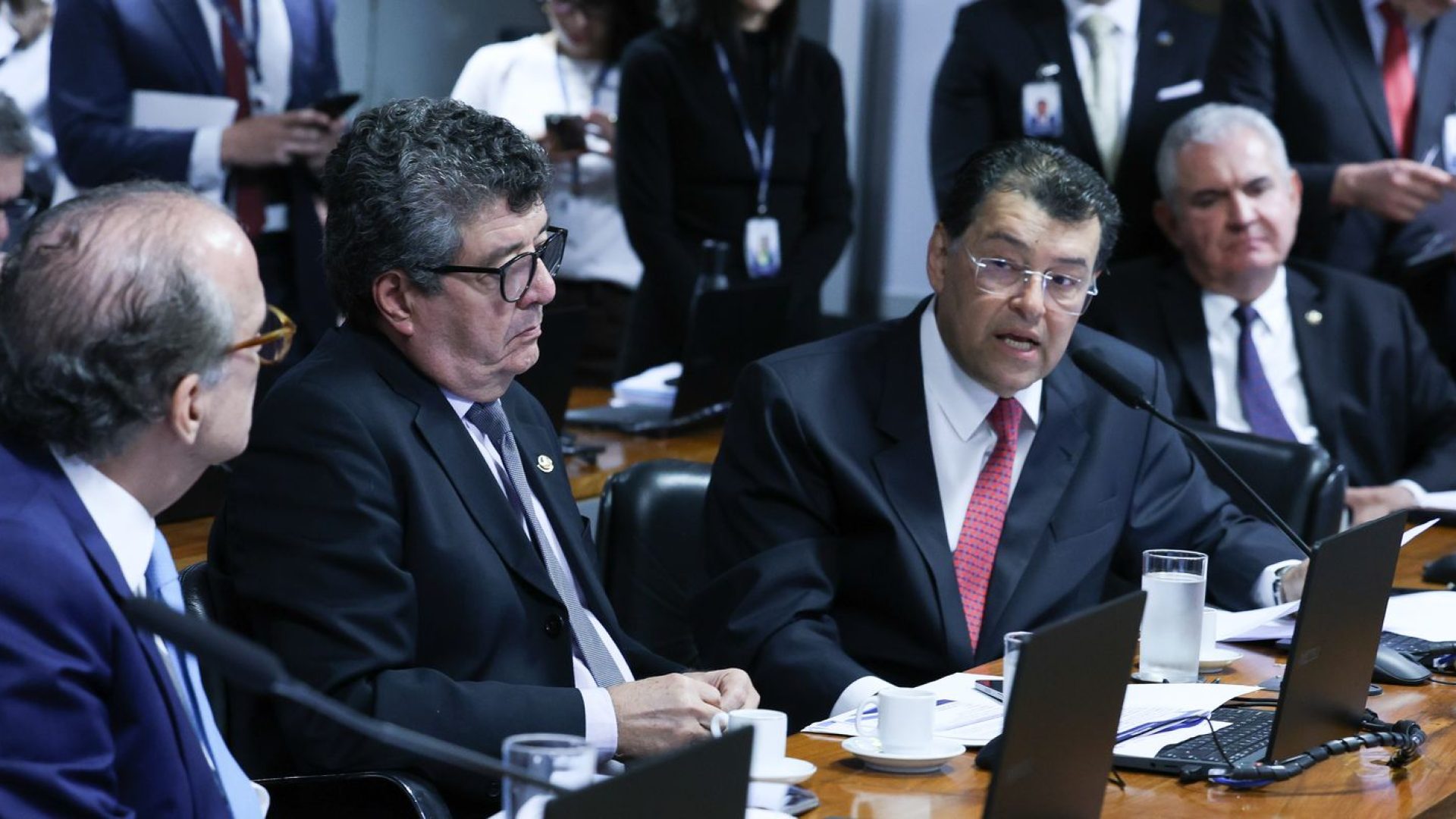 Comissão do Senado aprova aumento da taxação de fintechs e bets