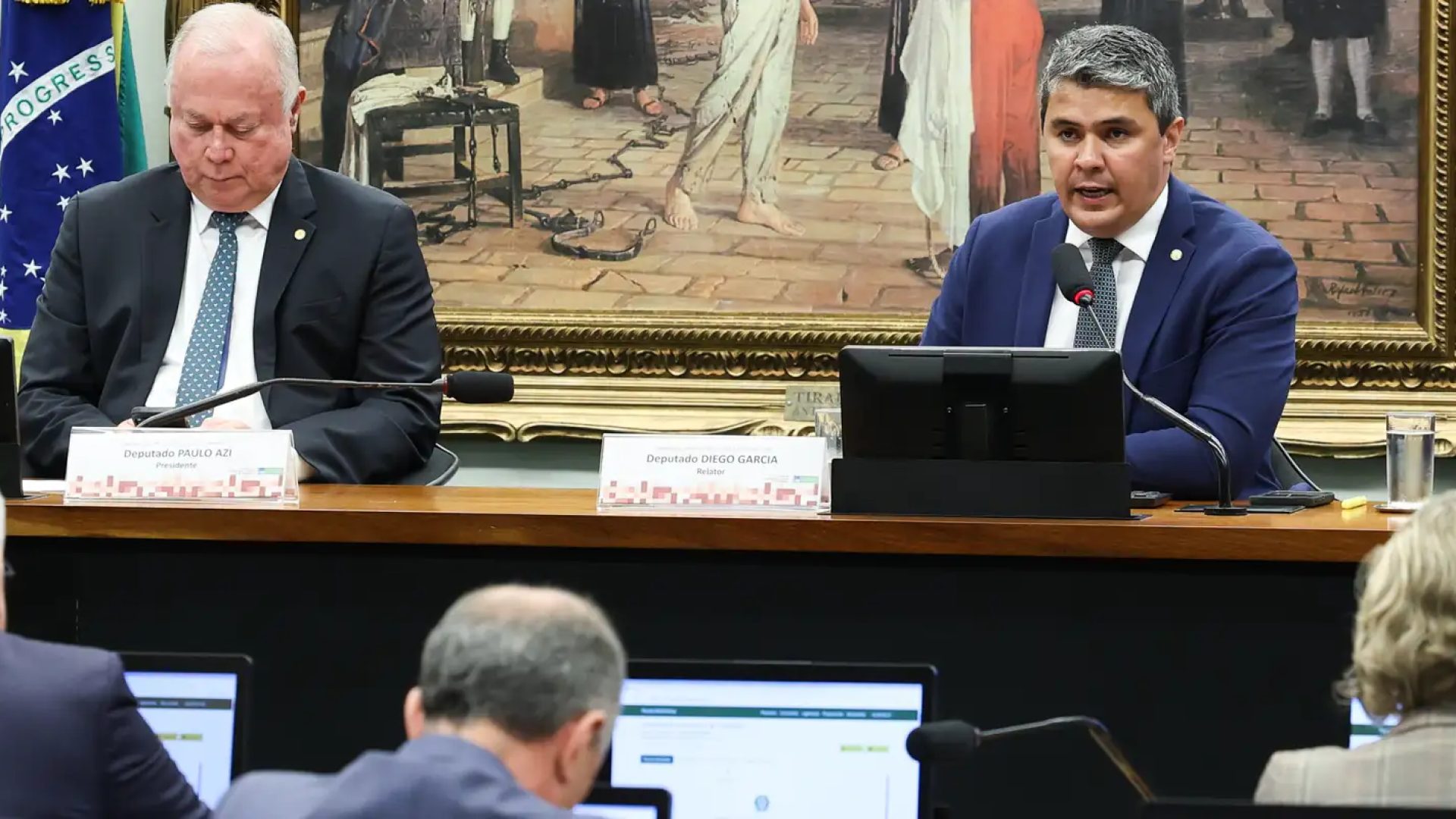 Pedido de vista adia votação de parecer sobre mandato de Zambelli