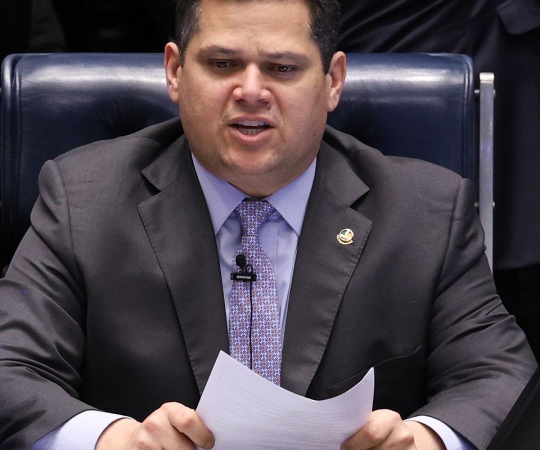 Alcolumbre cancela calendário para sabatina de Jorge Messias ao STF