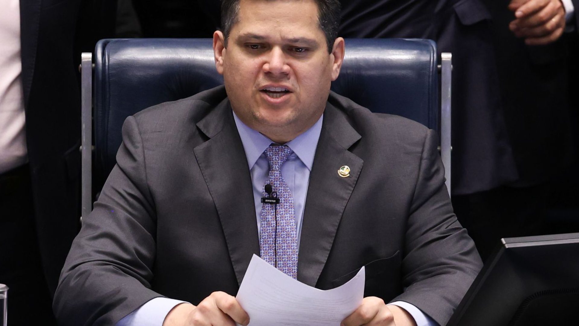 Alcolumbre cancela calendário para sabatina de Jorge Messias ao STF