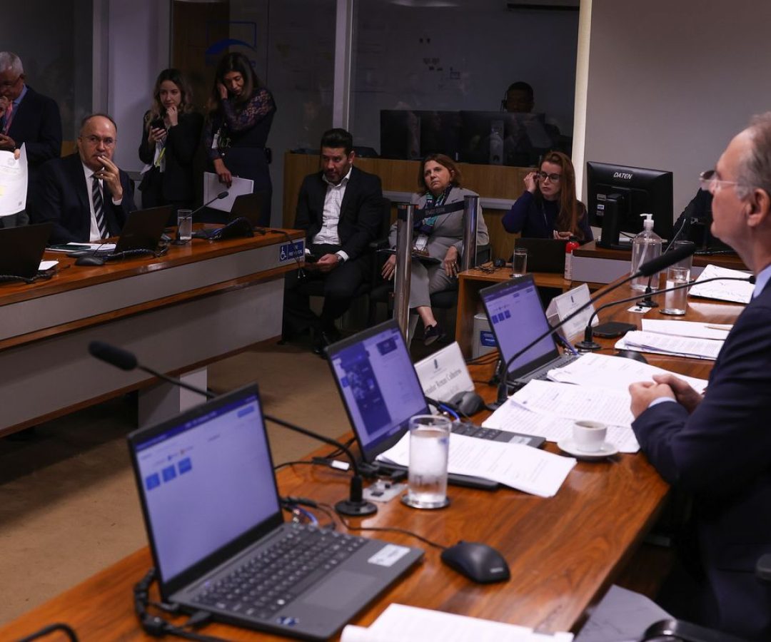 Senadores criticam falta de dados sobre socorro bilionário ao BRB