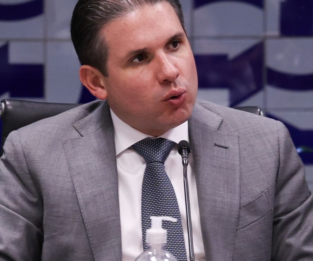 Motta convoca reunião de líderes para votar PL do fim da escala 6x1