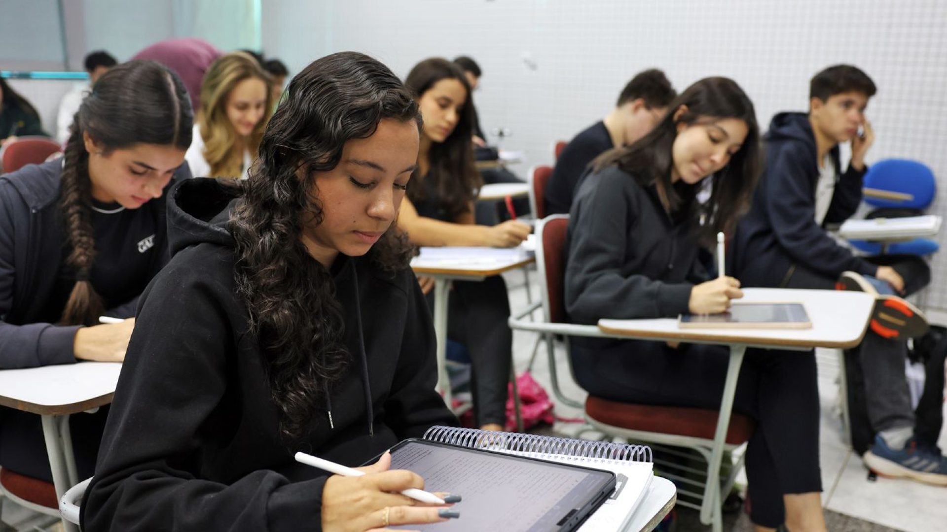 Conheça as regras para a prova de redação do Enem 2025 no domingo