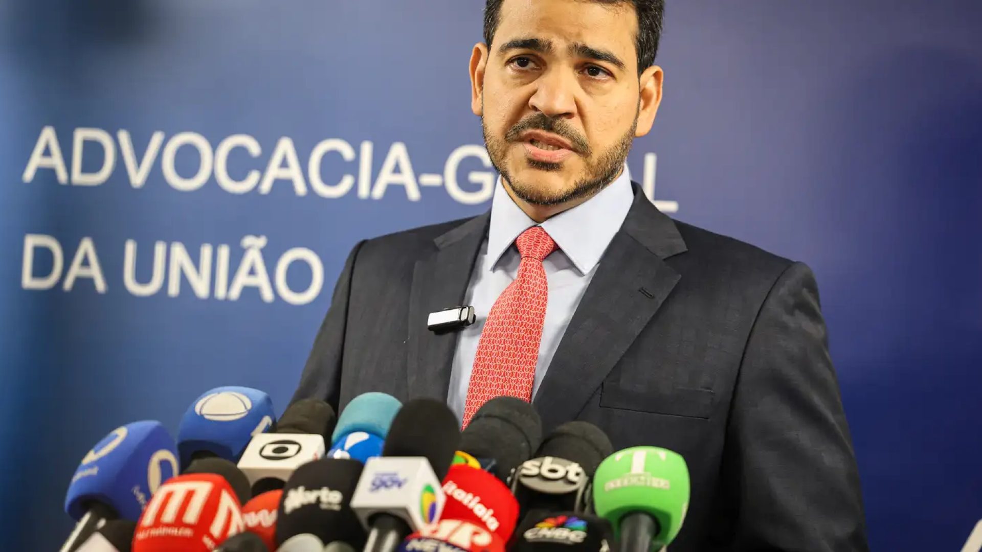 Lula deve enviar nesta terça ao Senado indicação de Messias ao STF