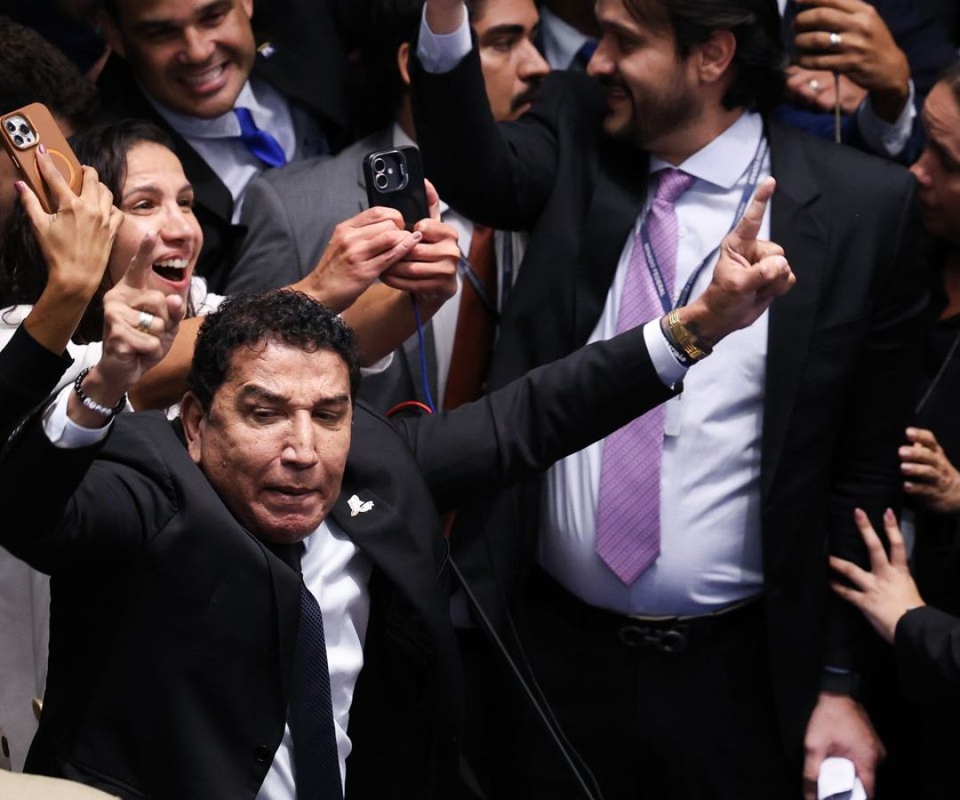 Senado rejeita indicação de Messias para STF