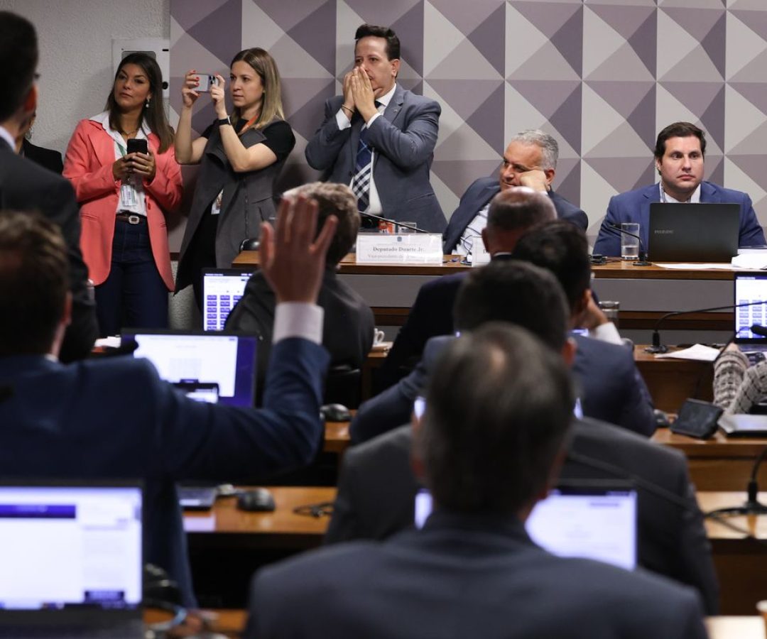 CPMI do INSS aprova convocação de cunhado e ex-namorada de Vorcaro