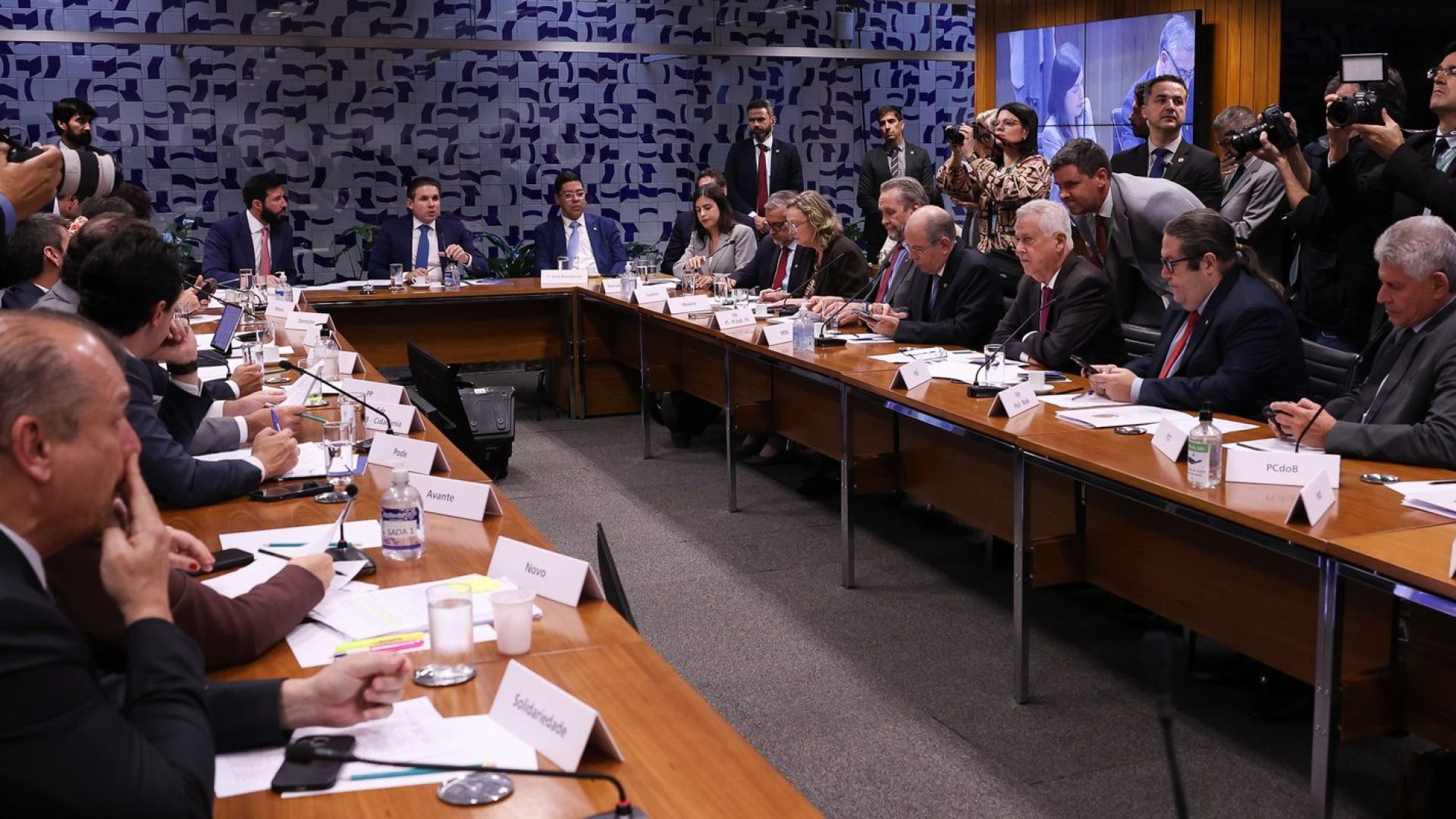 Câmara: governo retira urgência do fim da escala 6x1 e destrava pauta