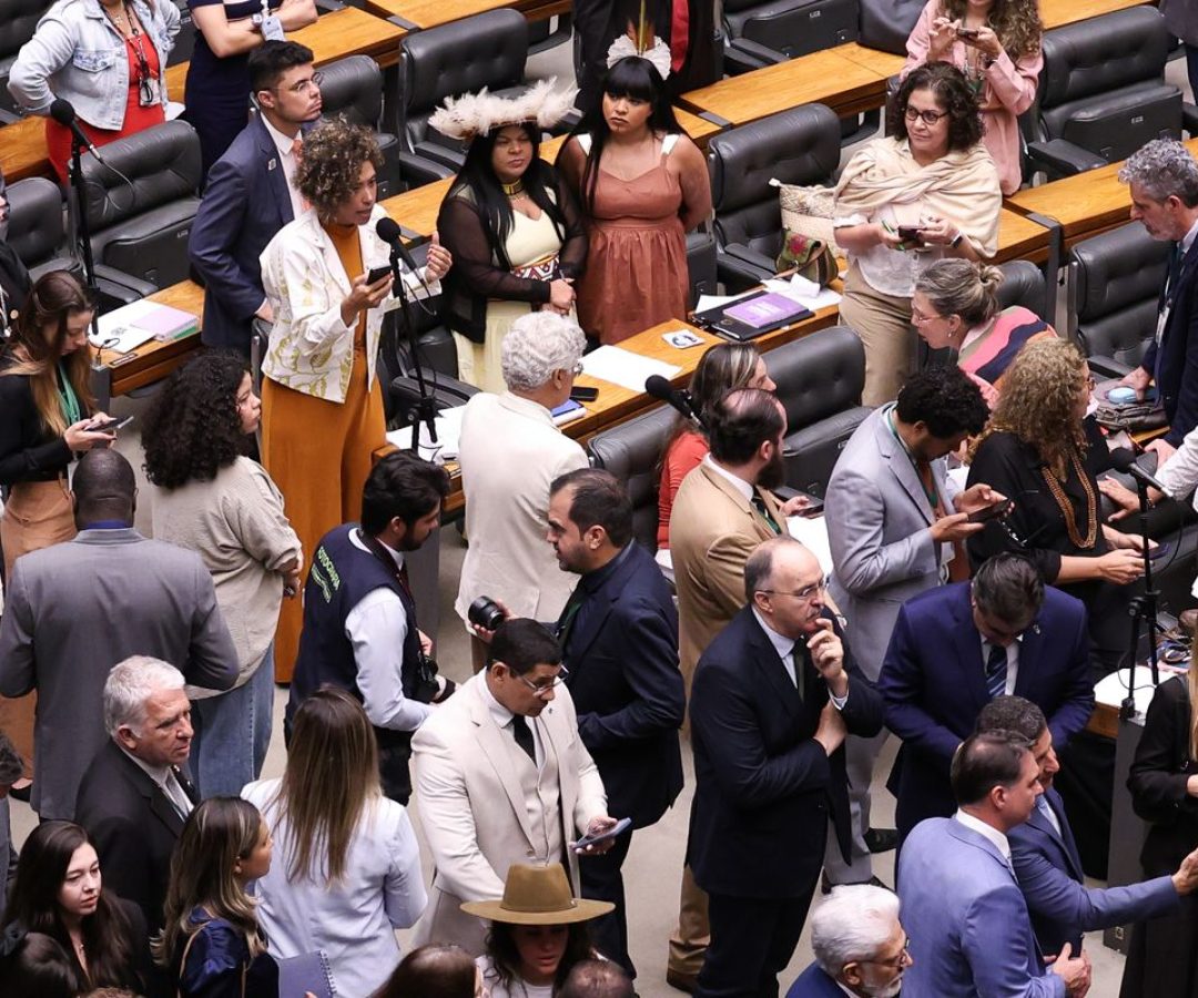 Câmara vota para derrubar veto ao PL da Dosimetria; falta o Senado