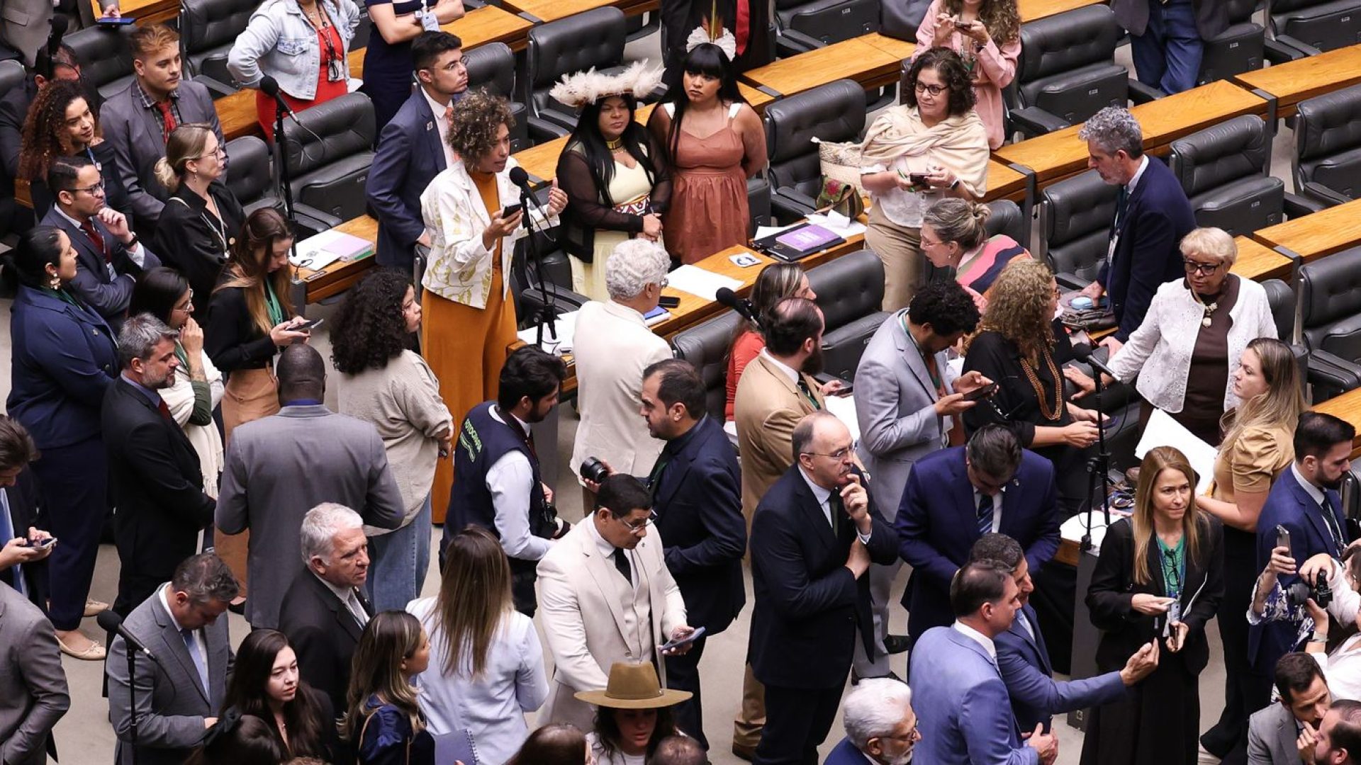 Câmara vota para derrubar veto ao PL da Dosimetria; falta o Senado