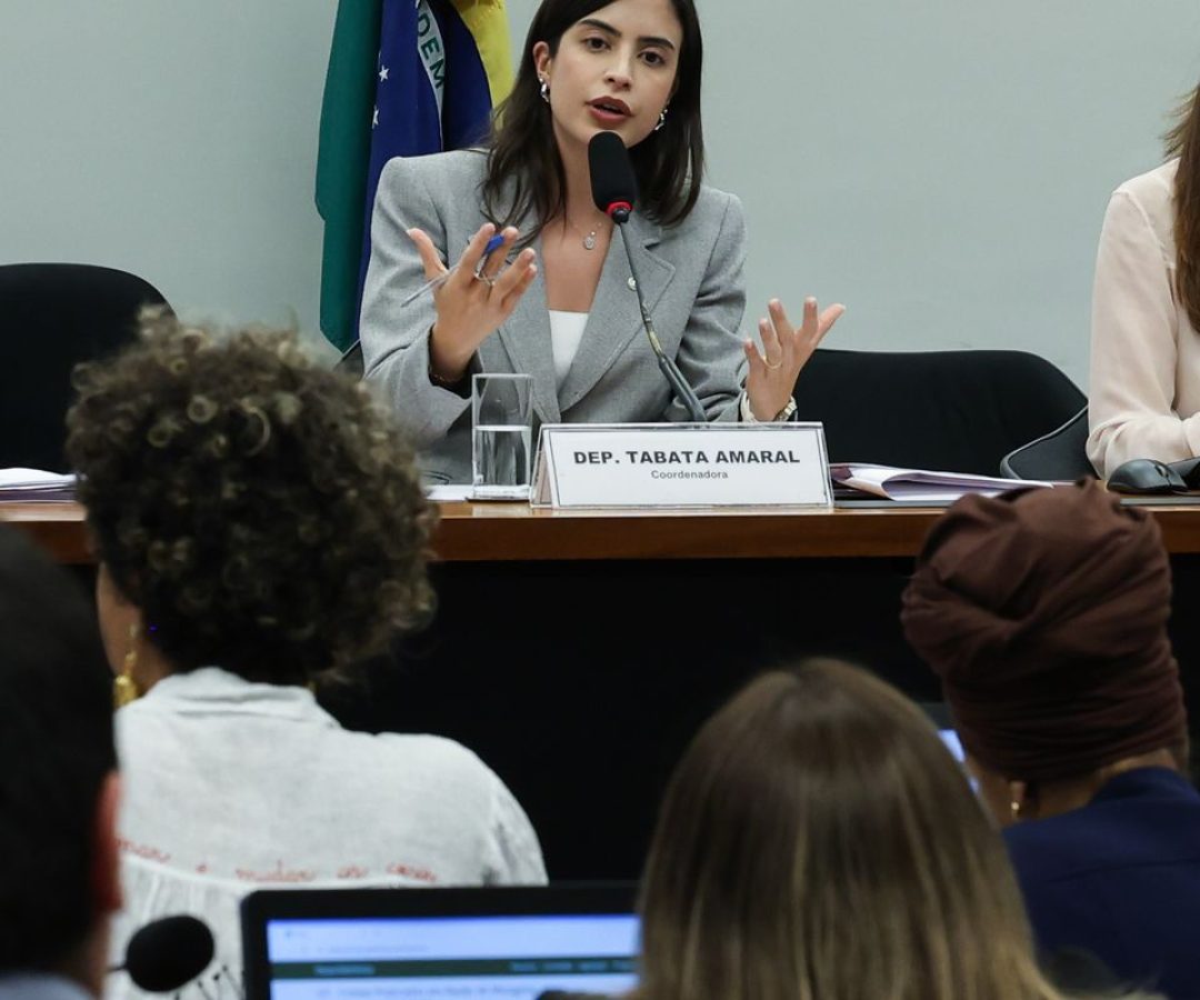 Proposta que criminaliza misoginia avança na Câmara dos Deputados