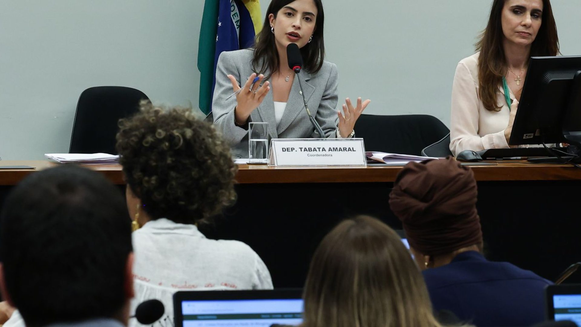 Proposta que criminaliza misoginia avança na Câmara dos Deputados