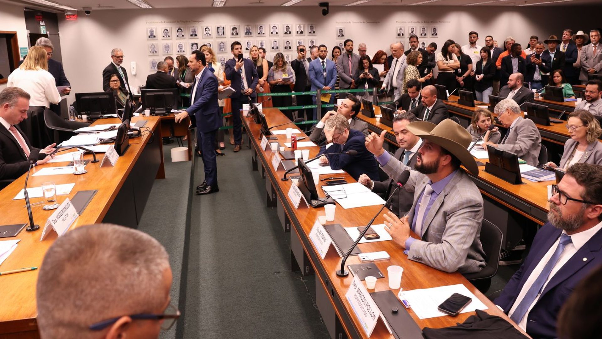Conselho de Ética suspende três deputados por motim na Câmara