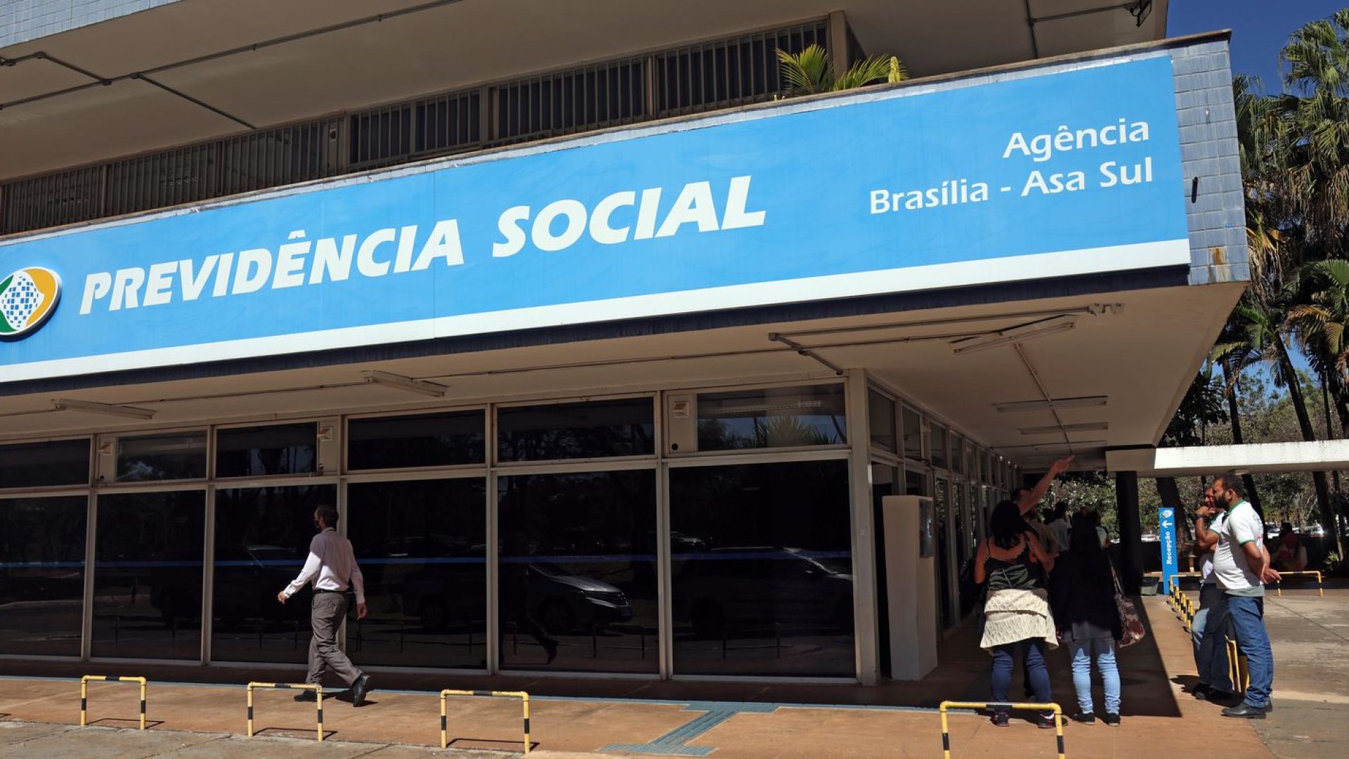 INSS suspende programa de redução de fila por falta de verba