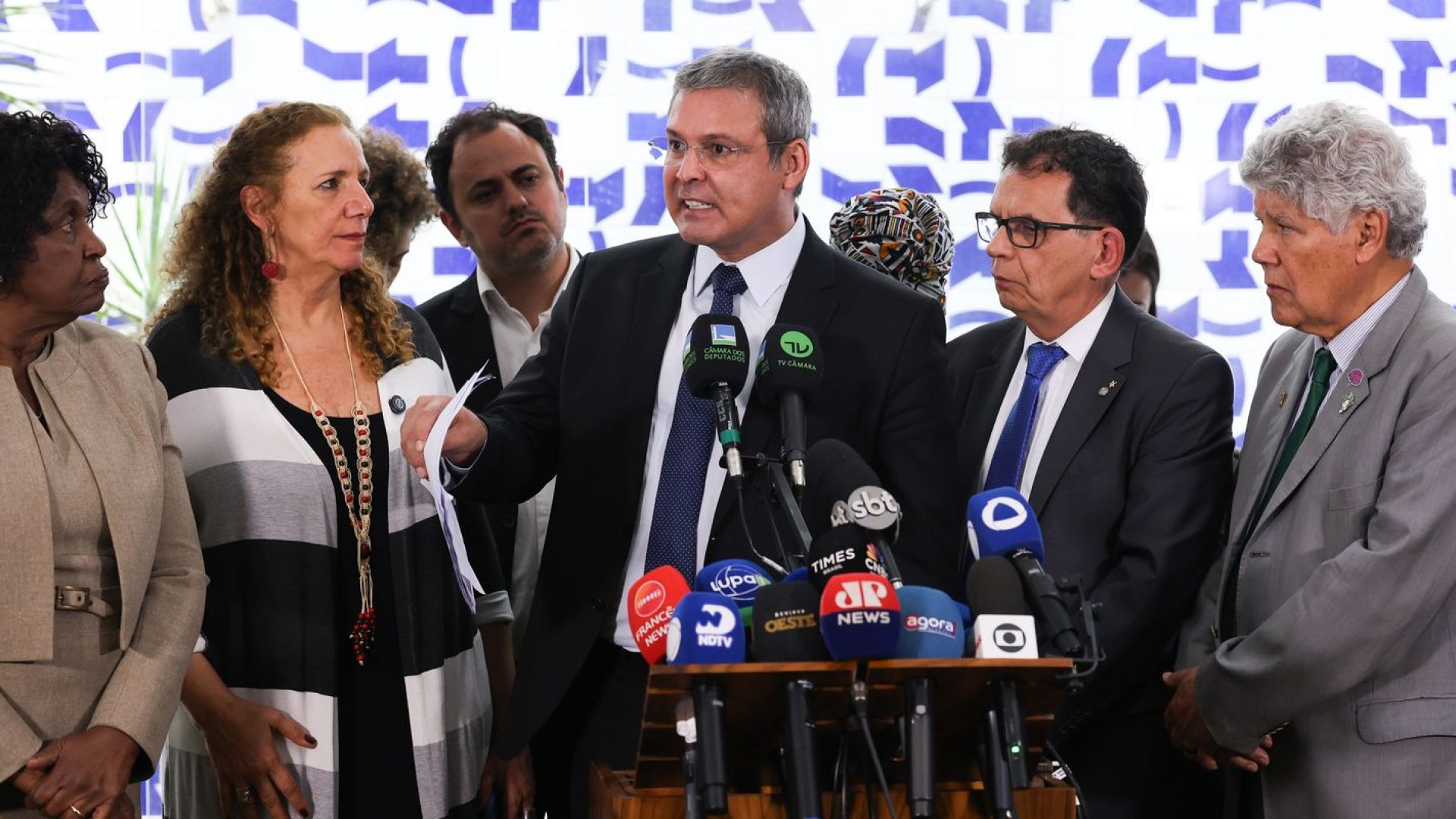 Operação policial no Rio tem críticas e defesas de deputados federais