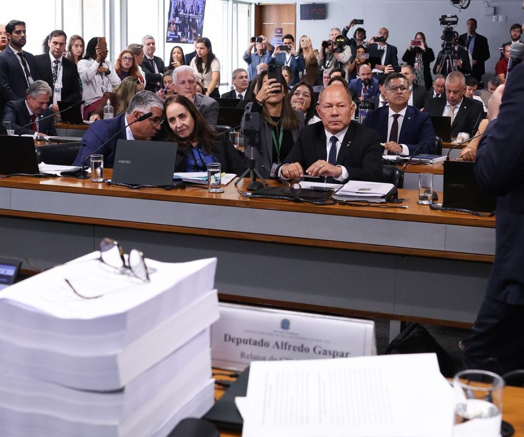 Relatório da CPMI do INSS pede indiciamento de 216 pessoas