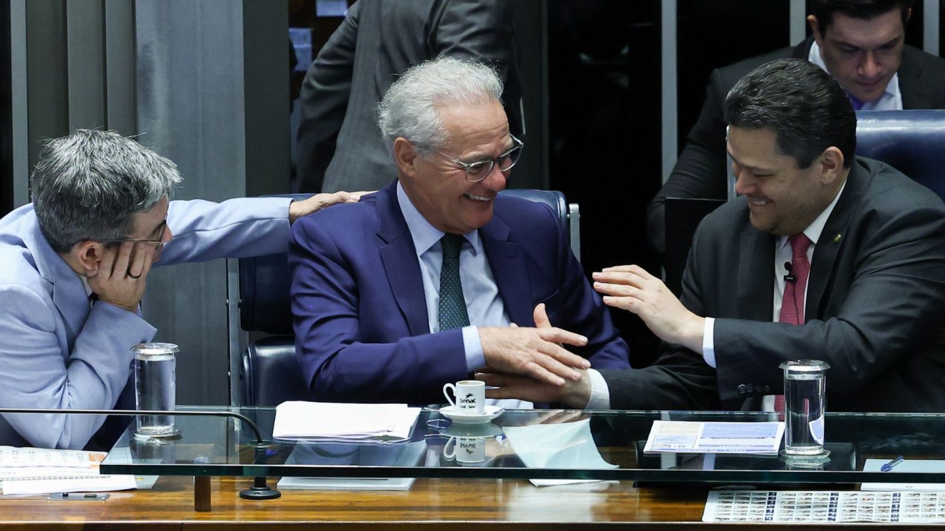 Por unanimidade, Senado aprova isentar IR para quem ganha até RS 5 mil