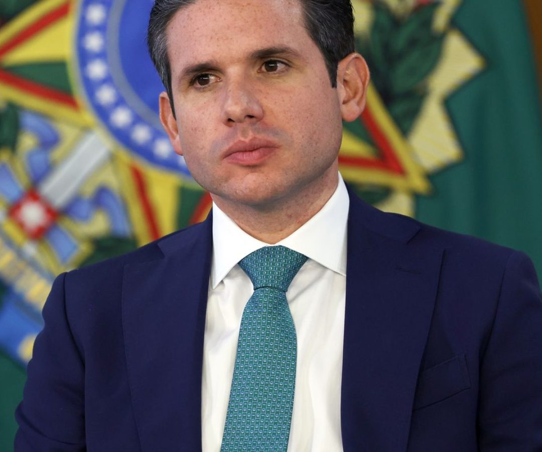 Com fuga de Ramagem, Motta proíbe deputados de votarem do exterior