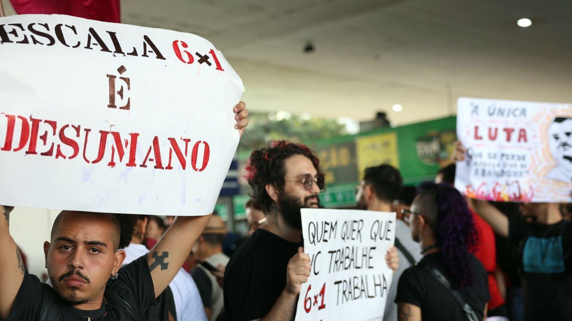 Oito em cada 10 brasileiros de até 40 anos defendem fim da escala 6x1