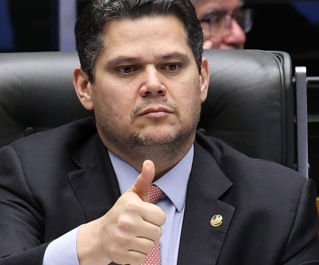 Alcolumbre sugere “melhorar” 6x1 e quer passar PEC por comissões