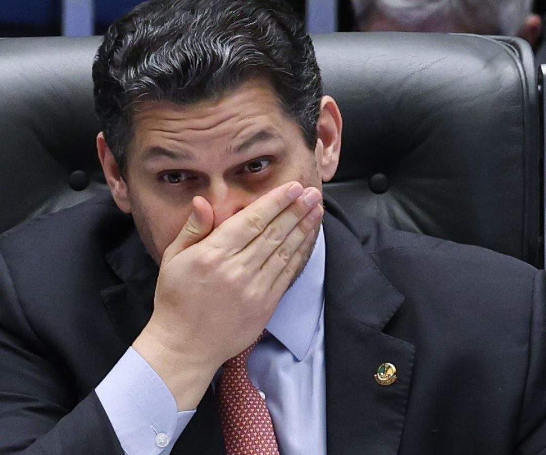 Alcolumbre mantém silêncio sobre 6x1 e oposição tenta preservar escala