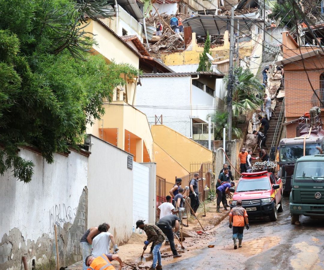 Buscas em Juiz de Fora estão encerradas; moradores seguem fora de casa