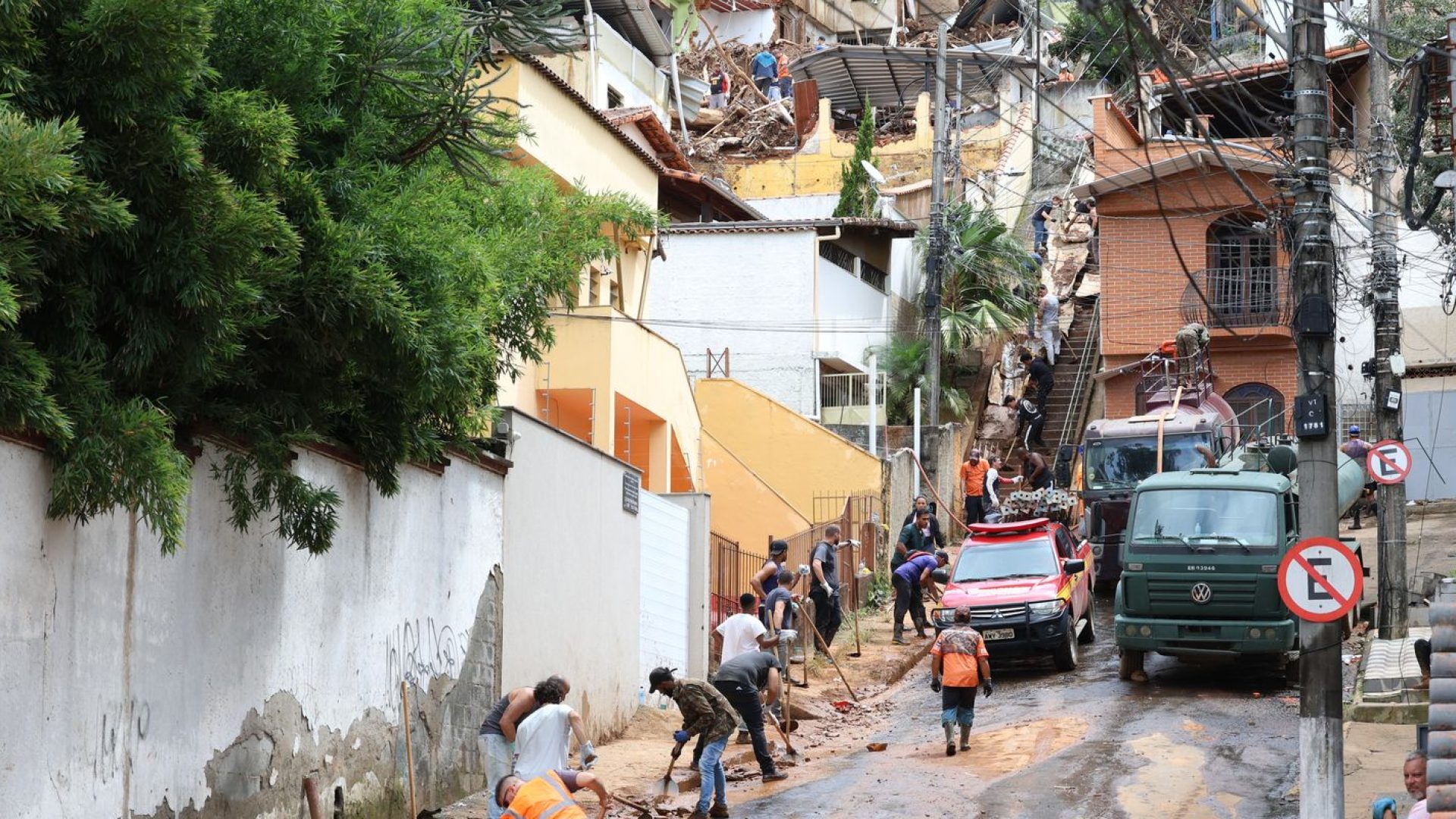 Buscas em Juiz de Fora estão encerradas; moradores seguem fora de casa