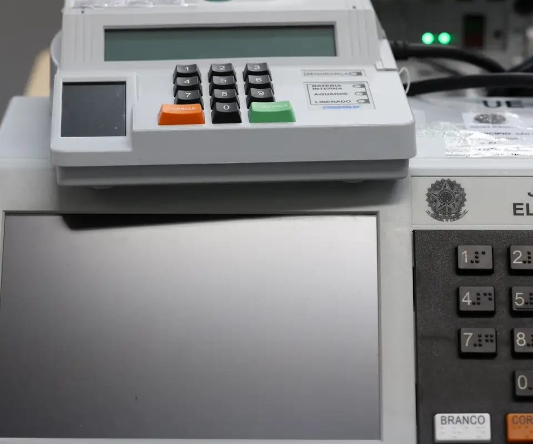 Pesquisa aponta que fake news sobre eleições miram urnas eletrônicas