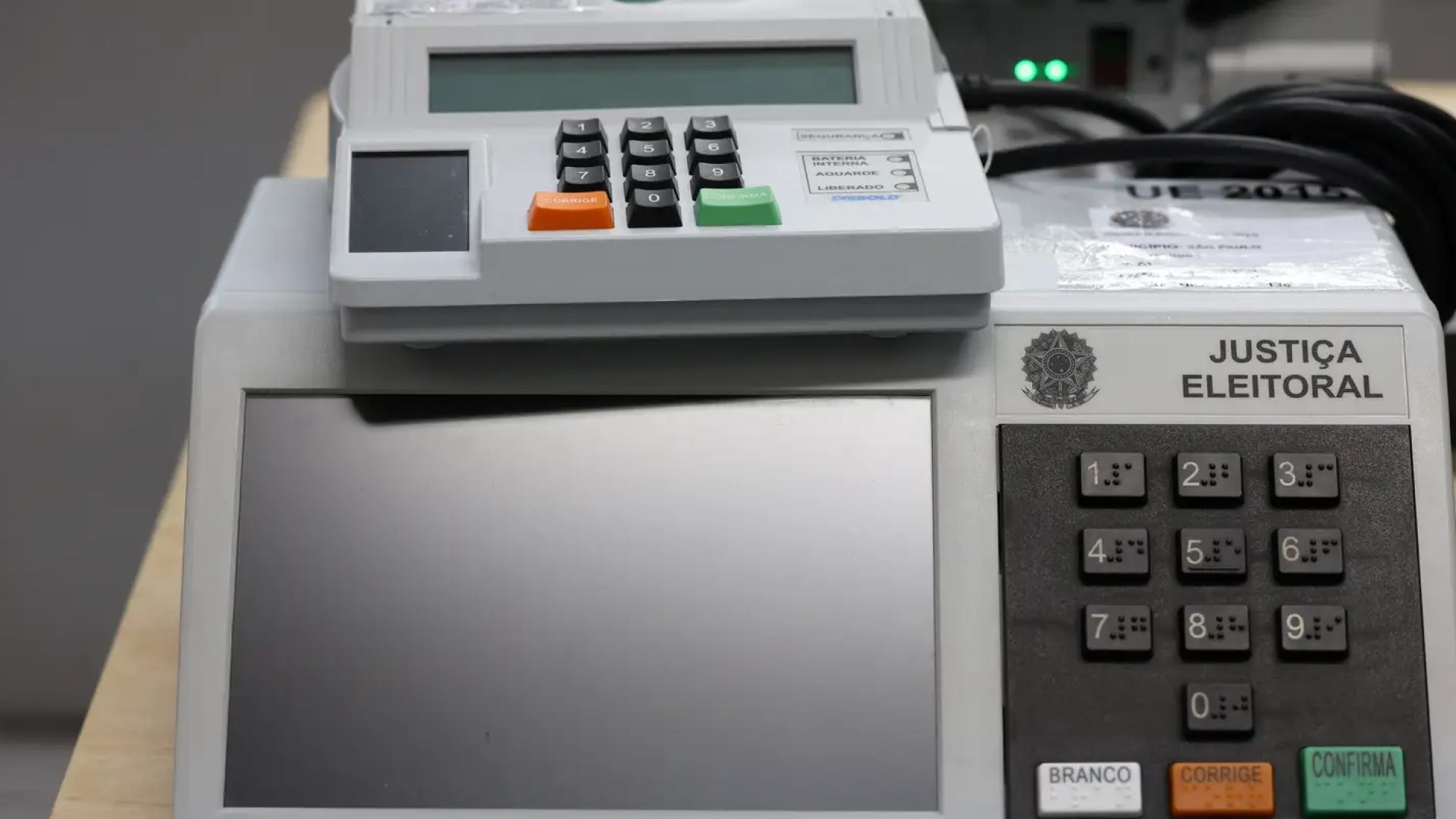 Pesquisa aponta que fake news sobre eleições miram urnas eletrônicas