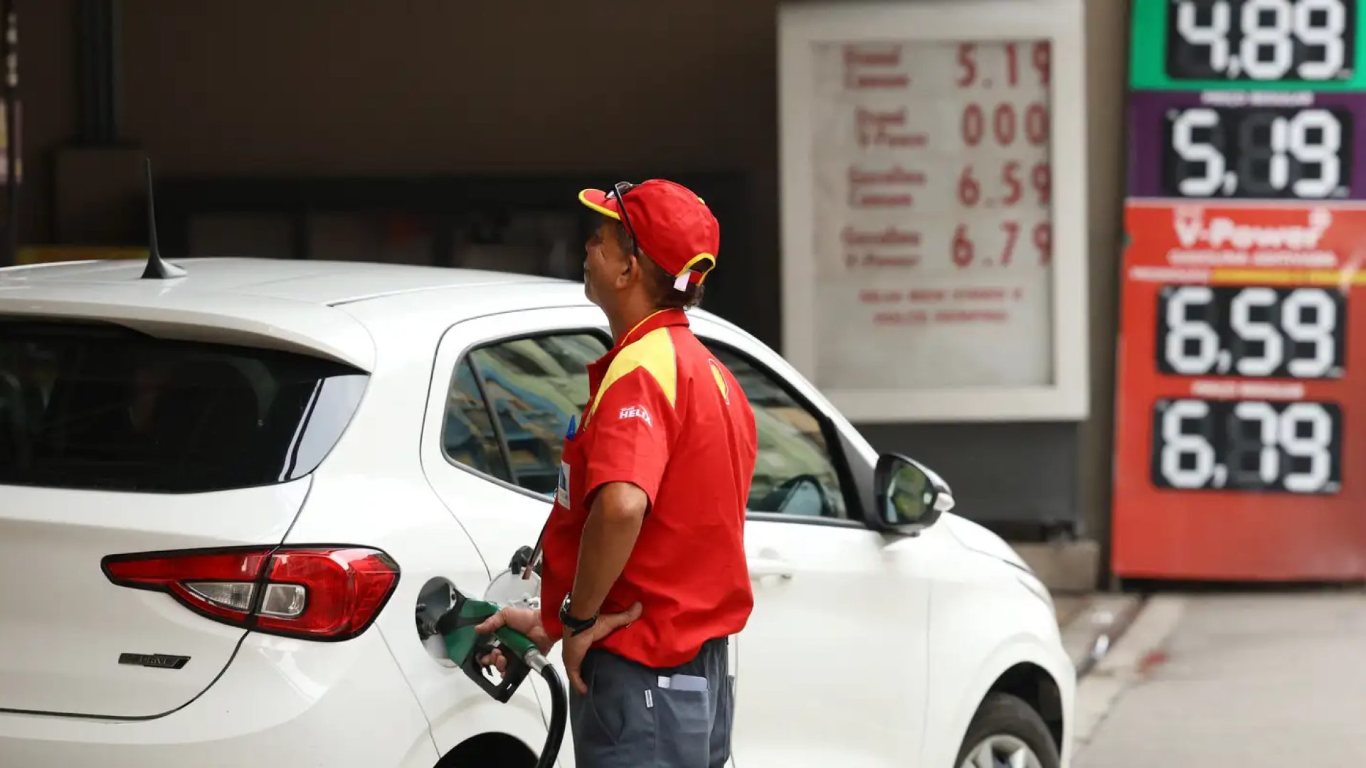 Governo quer converter receitas extras com petróleo em desonerações