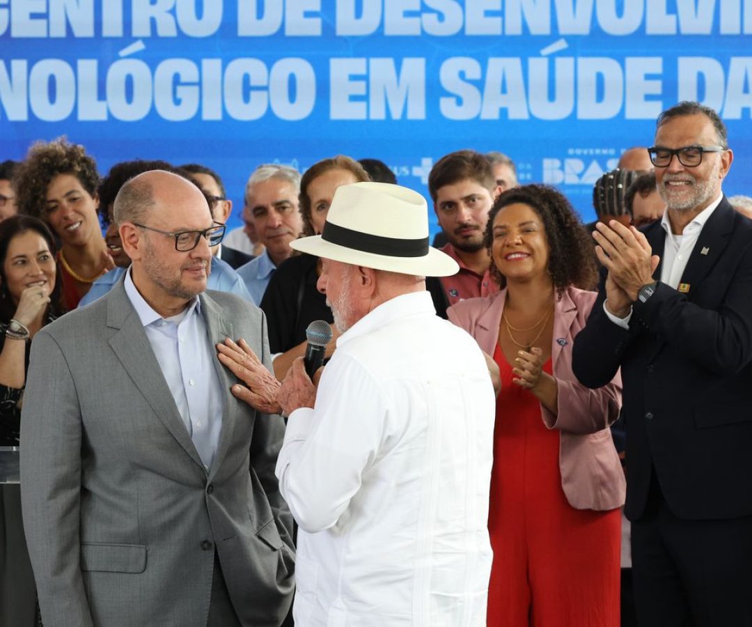 Lula pede que governador do RJ trabalhe para prender milicianos