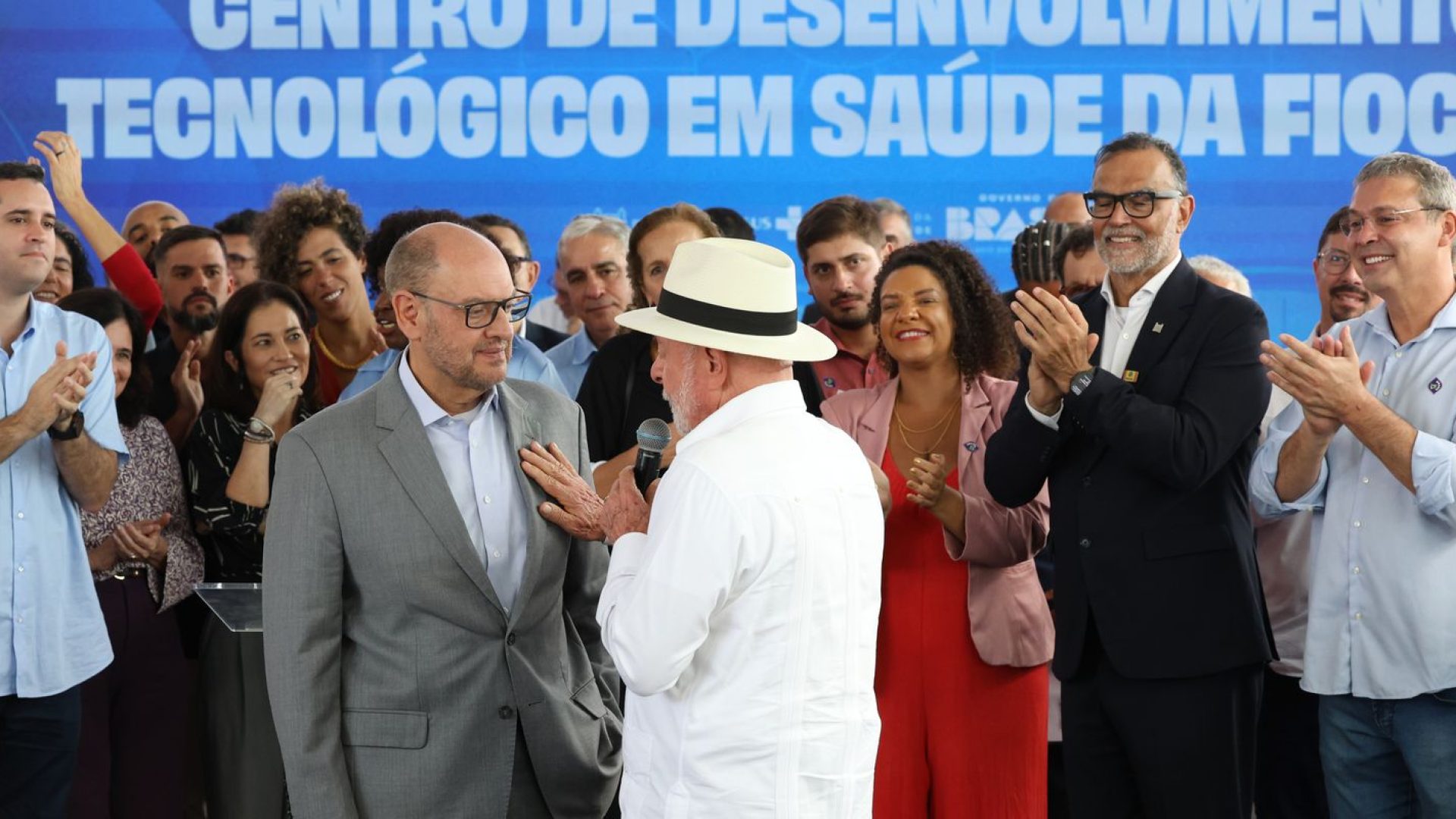 Lula pede que governador do RJ trabalhe para prender milicianos